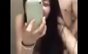 Adolescente Japonesa toma el video de como es follada al verse en el espejo